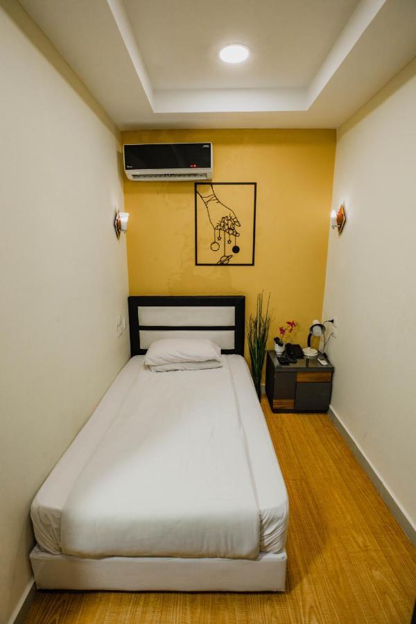 Capital Plaza 3*