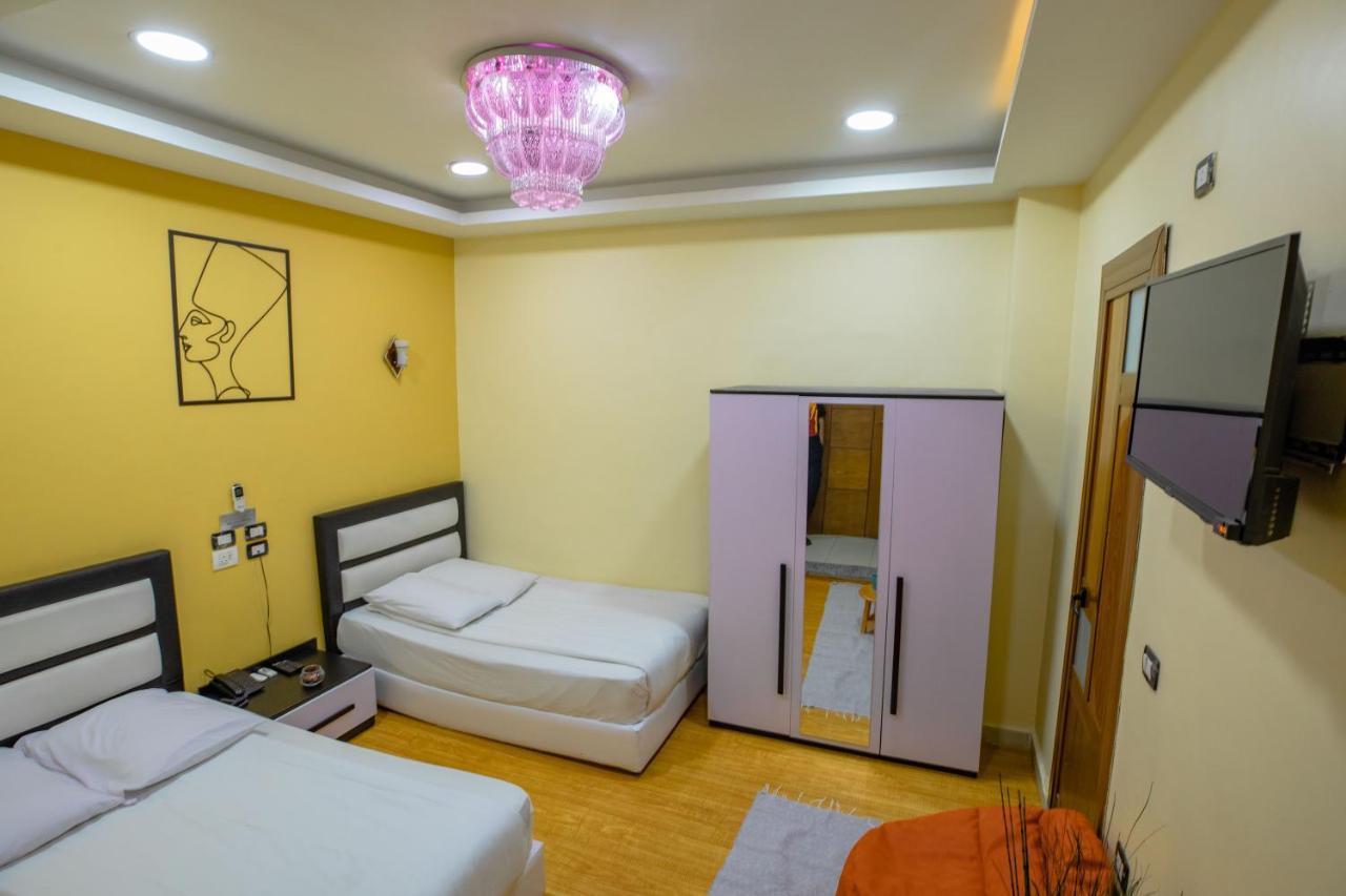 Capital Plaza 3*